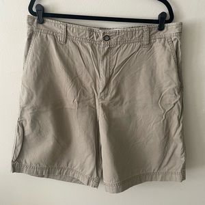 IZOD Mens Cotton Shorts size 38 Khaki